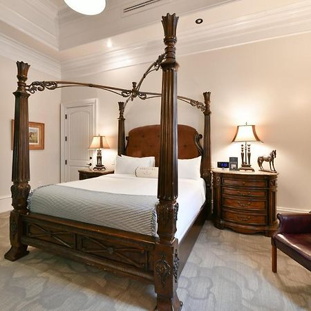 Hotel Kentucky Castle Versailles Zewnętrze zdjęcie