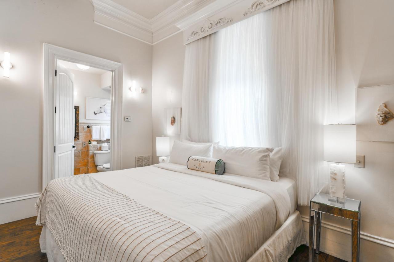 Hotel Kentucky Castle Versailles Zewnętrze zdjęcie