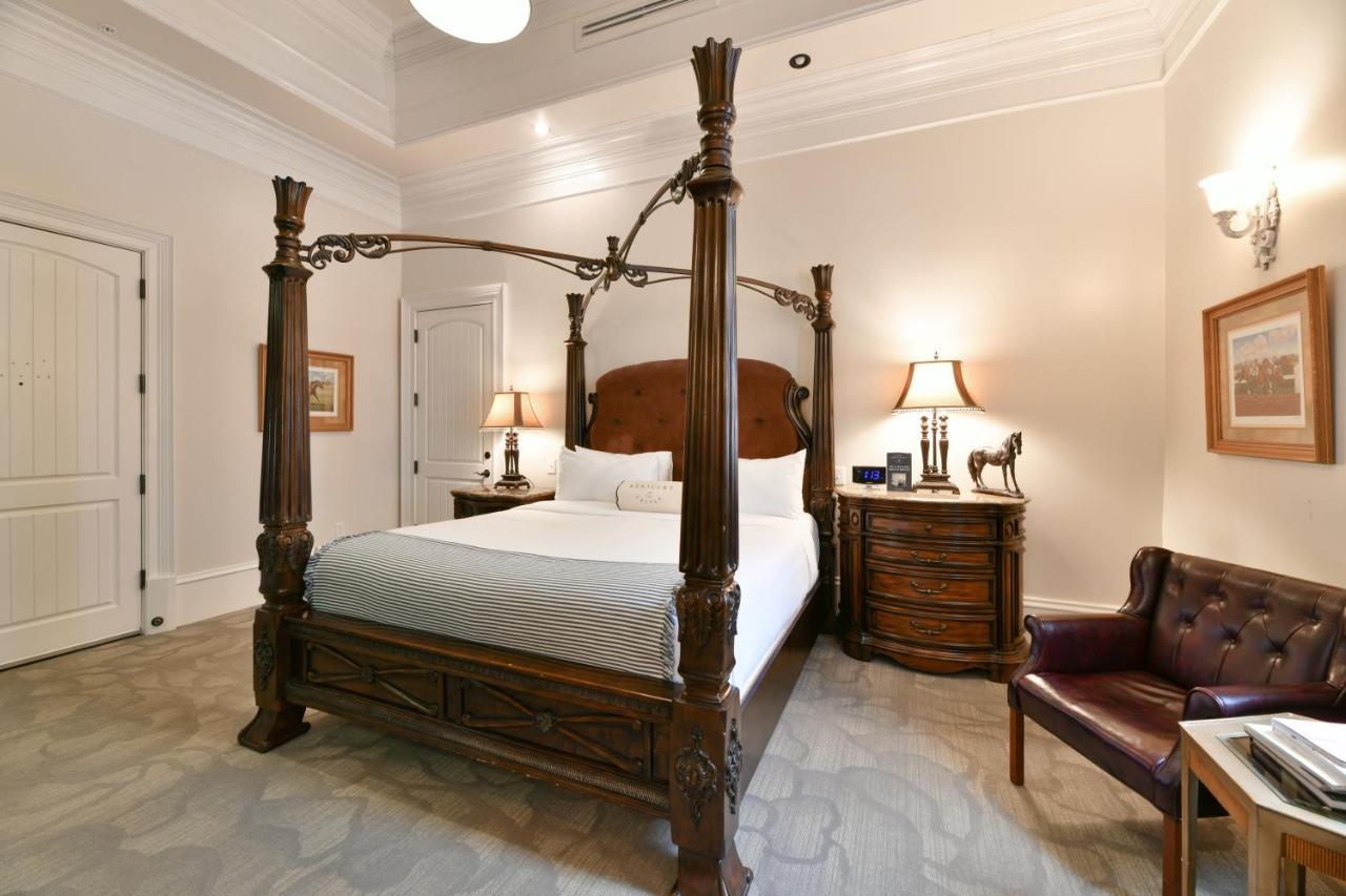Hotel Kentucky Castle Versailles Zewnętrze zdjęcie