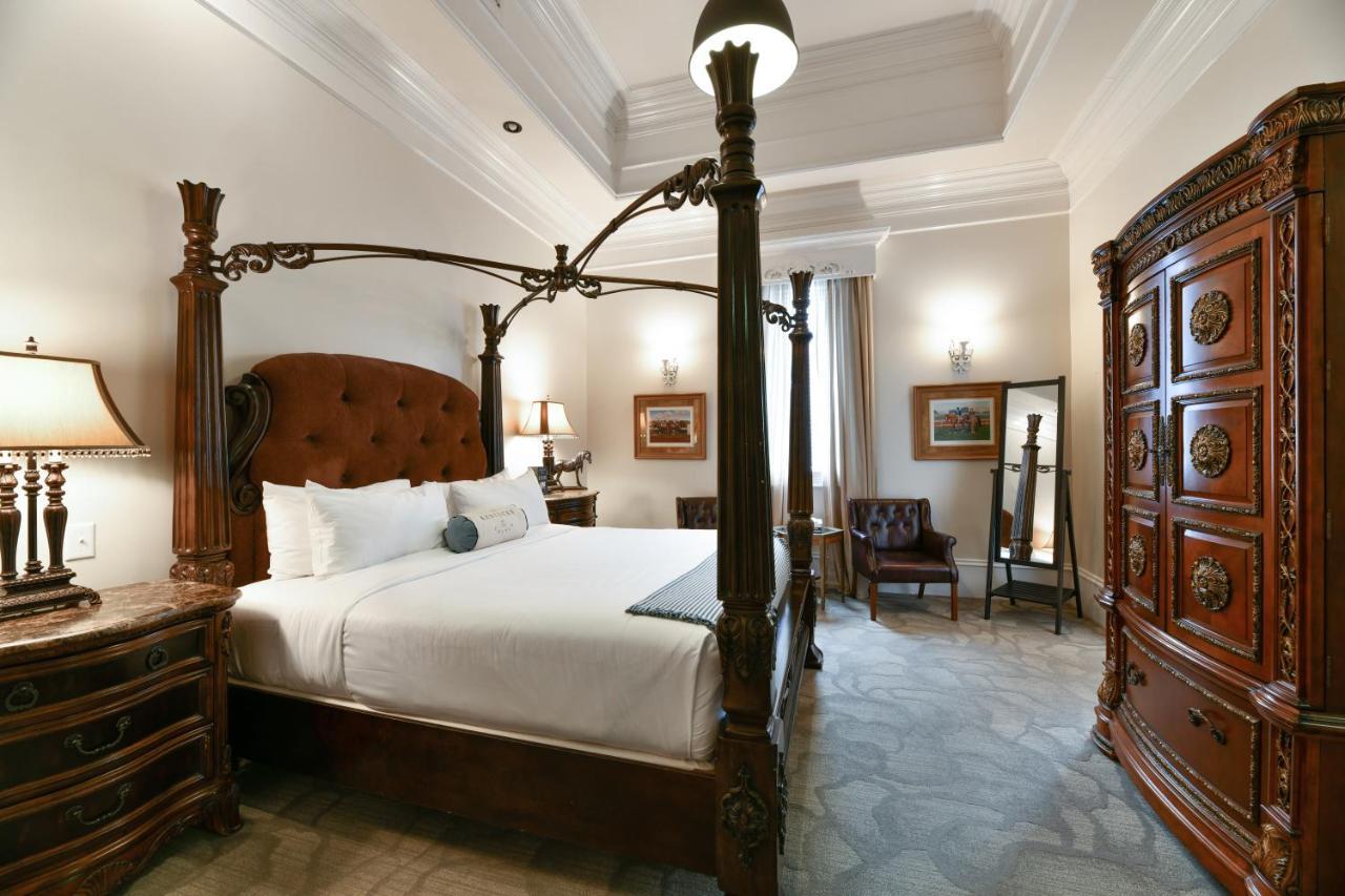 Hotel Kentucky Castle Versailles Zewnętrze zdjęcie