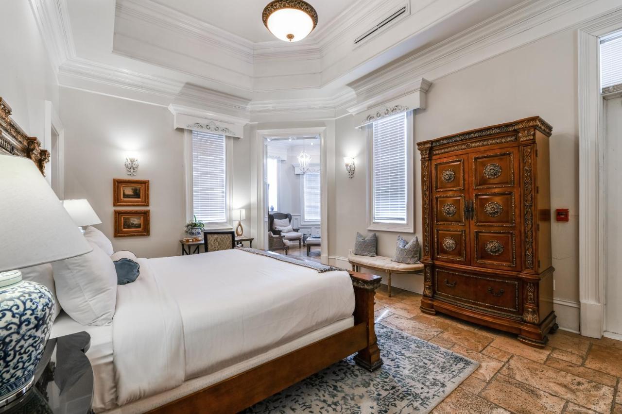 Hotel Kentucky Castle Versailles Zewnętrze zdjęcie