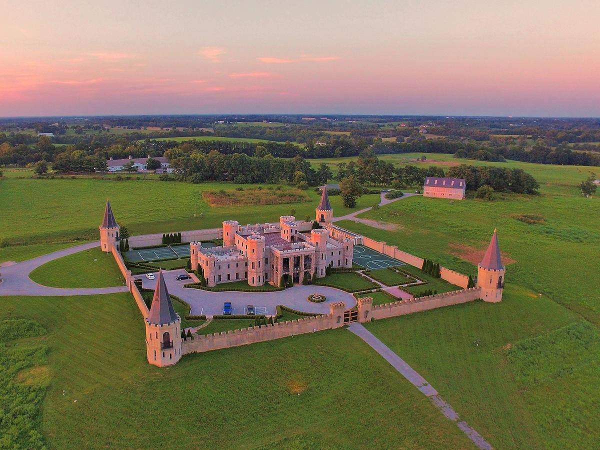 Hotel Kentucky Castle Versailles Zewnętrze zdjęcie