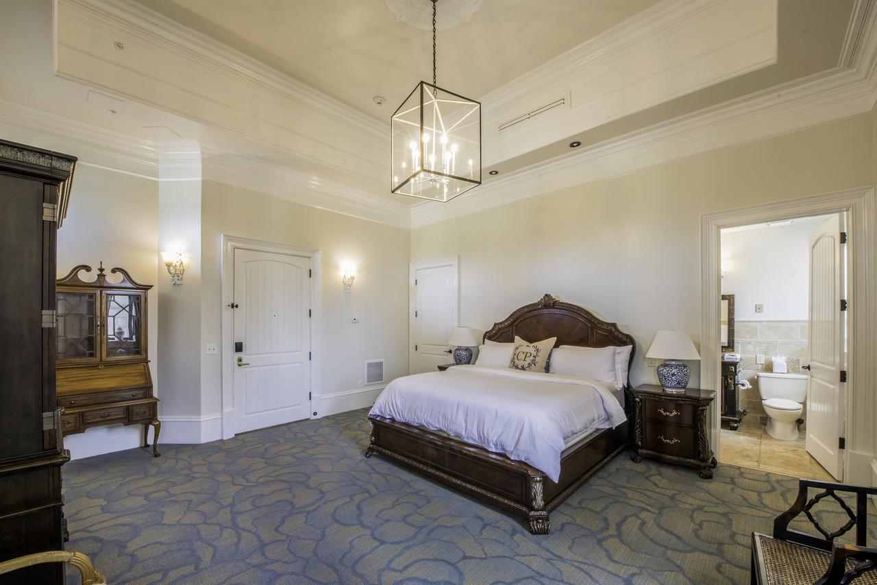 Hotel Kentucky Castle Versailles Zewnętrze zdjęcie