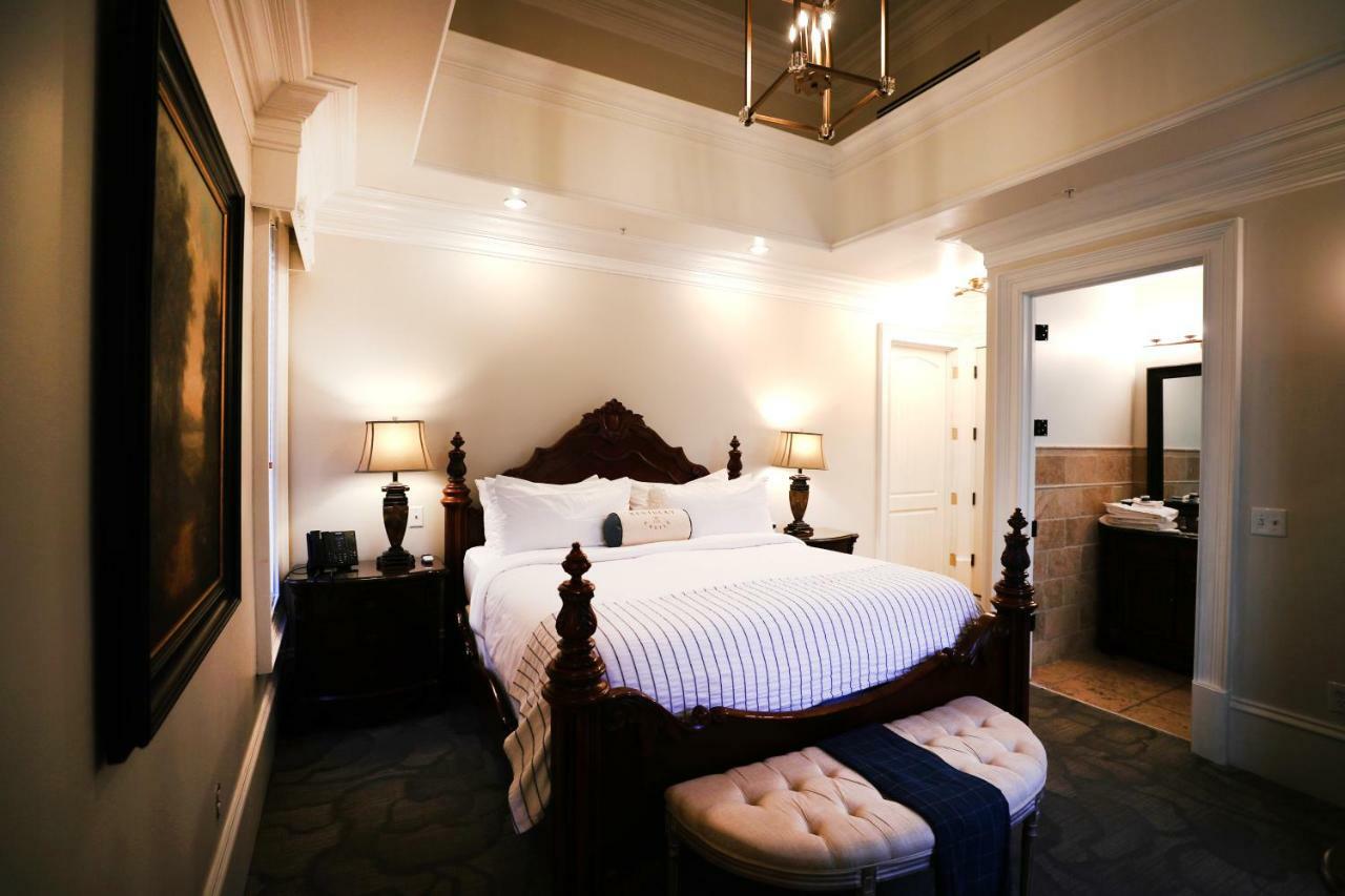 Hotel Kentucky Castle Versailles Zewnętrze zdjęcie