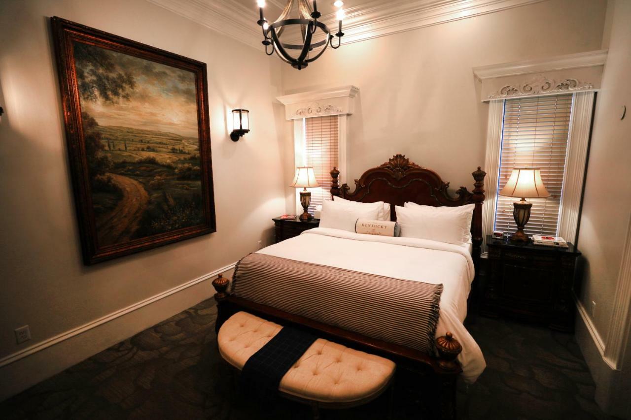 Hotel Kentucky Castle Versailles Zewnętrze zdjęcie