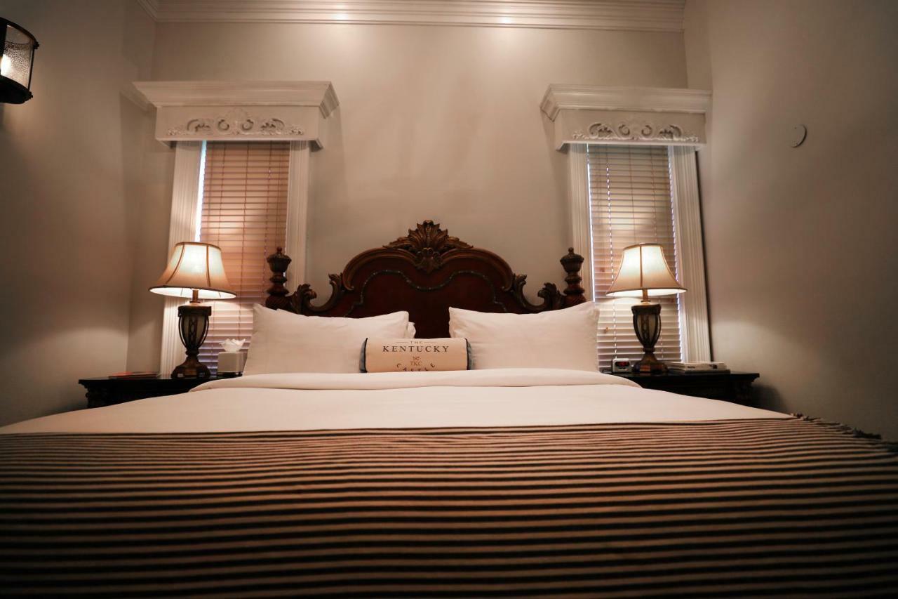 Hotel Kentucky Castle Versailles Zewnętrze zdjęcie